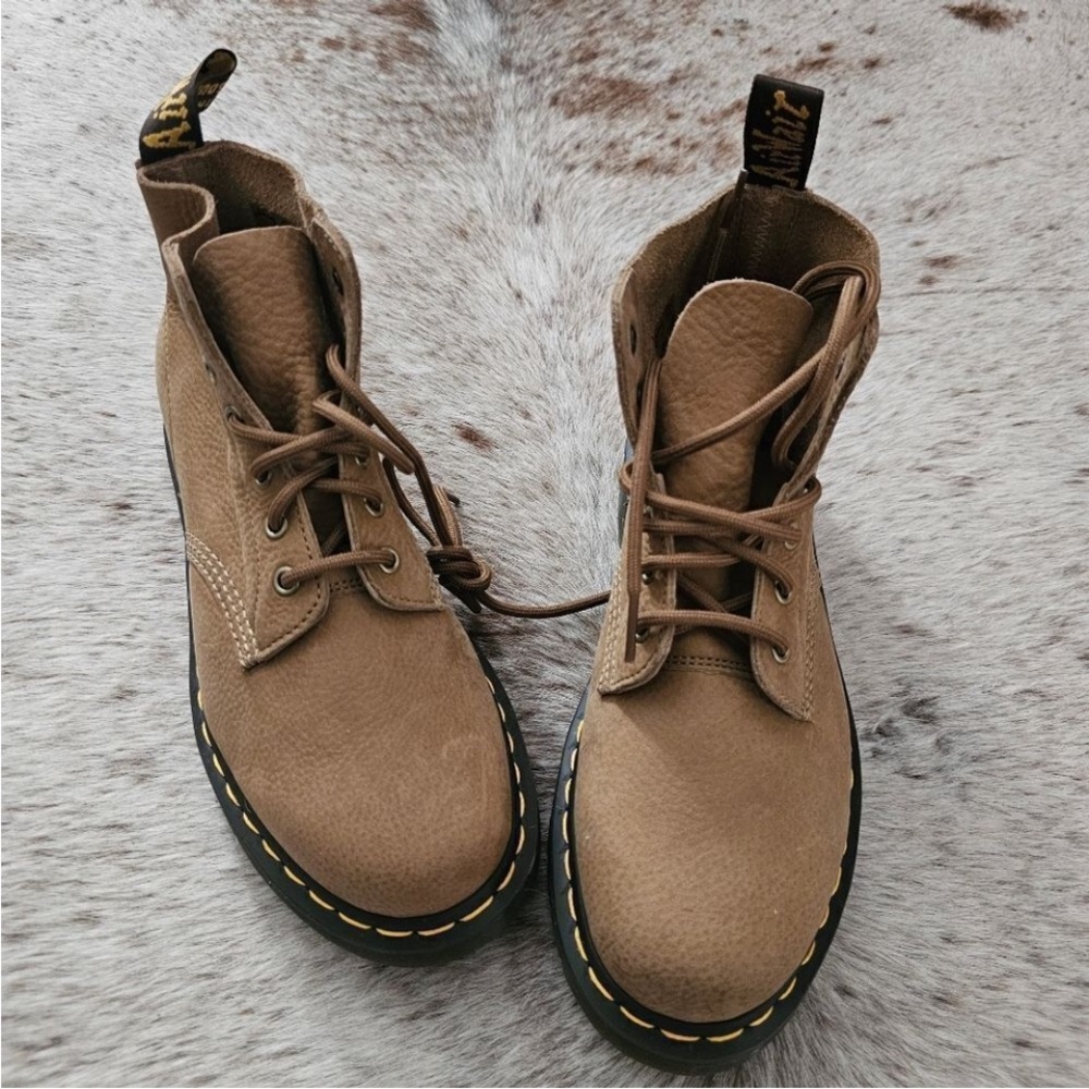 Dr. Martens 101 Tumbled Nubuck Leather Ankle Boots Women's Size 8 NEW - Picture 5 of 16